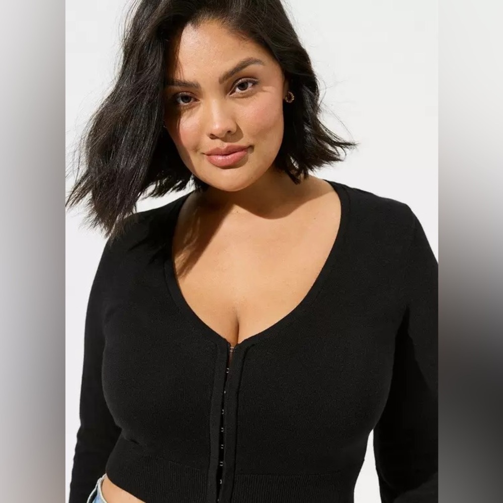 Torrid Fitted Crop Hook & Eye Cardigan - NWT
